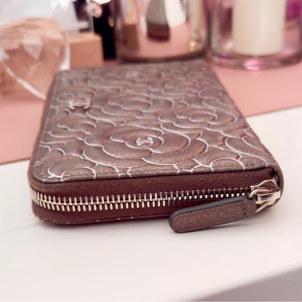 RARE Chanel Camellia Flower Long Zippy Wallet Metallic Silver - Picture 5 of 15
